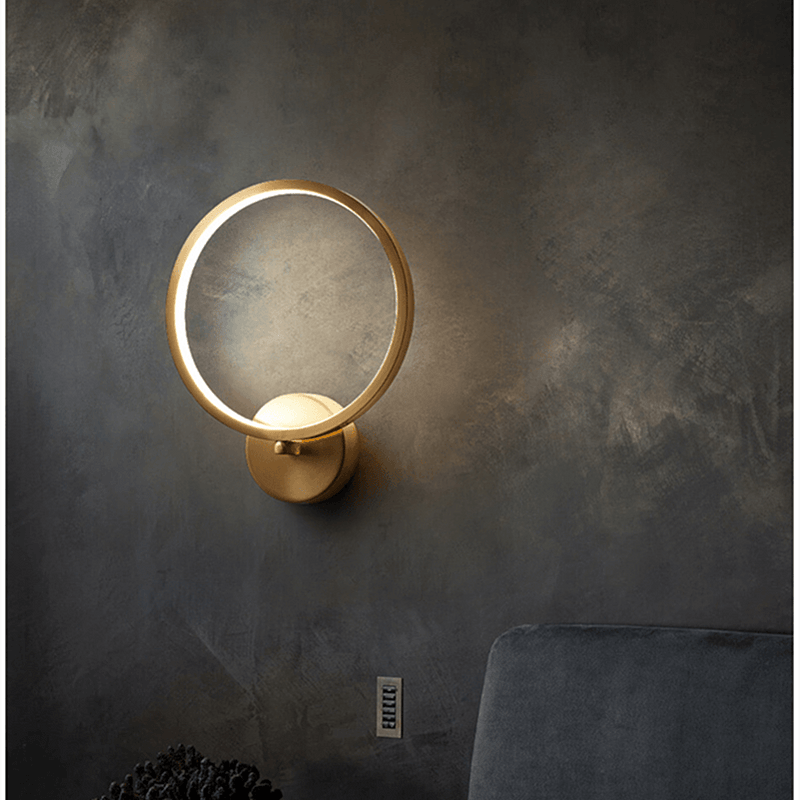 Victoria's Ring Wall Lamp