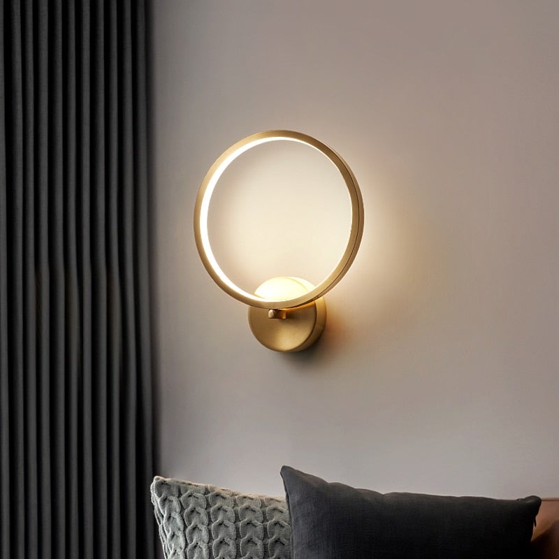 Victoria's Ring Wall Lamp