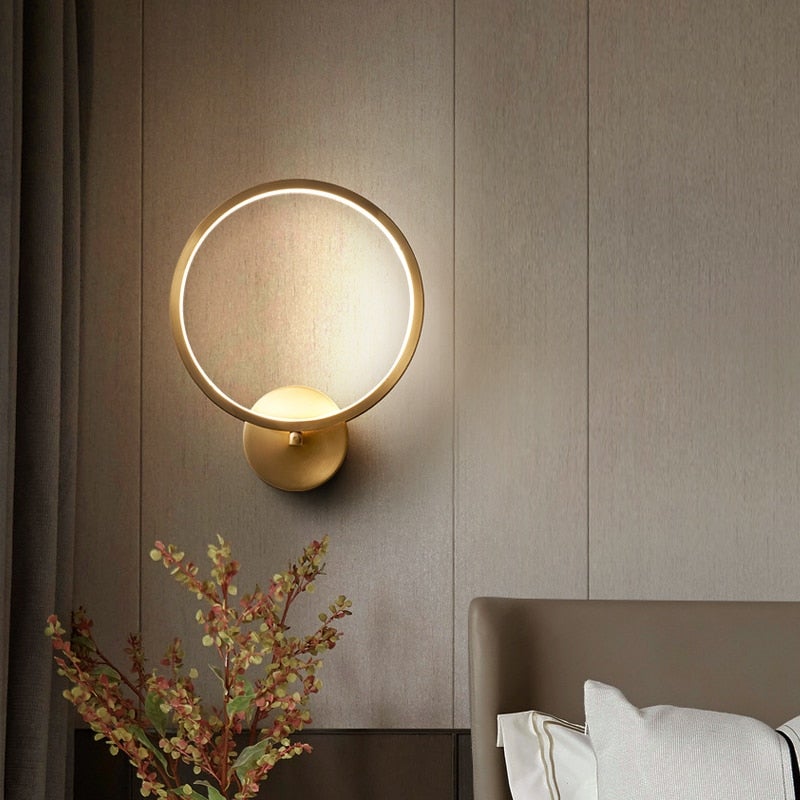 Victoria's Ring Wall Lamp